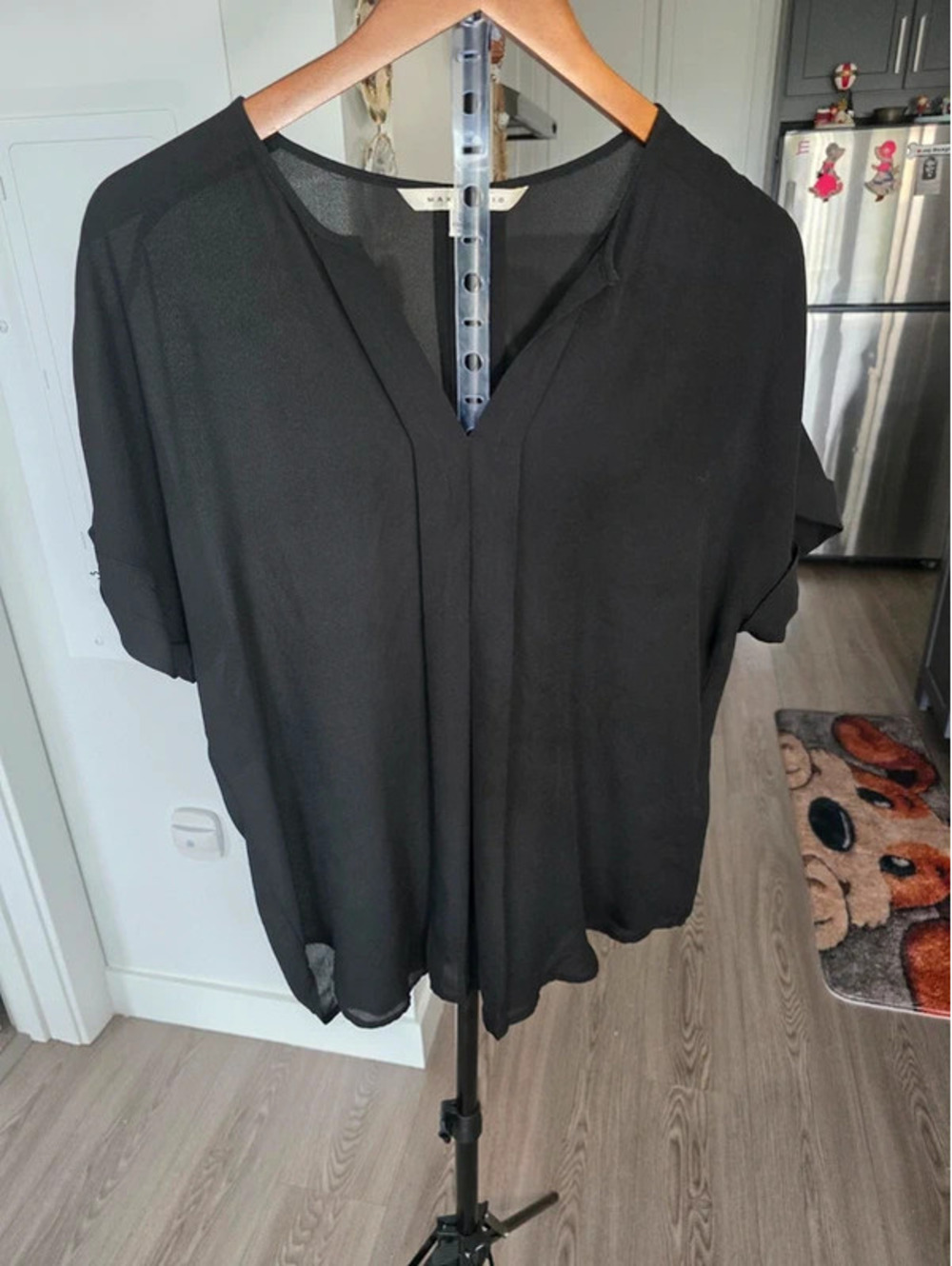Max Studio Black V-Neck Short Sleeve Blouse Size Small